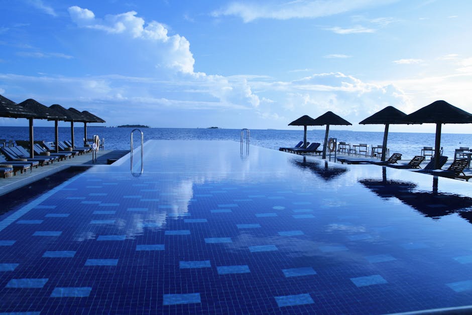 Luxury Hotels in Indonesia With Infinity Pools Facing the Ocean