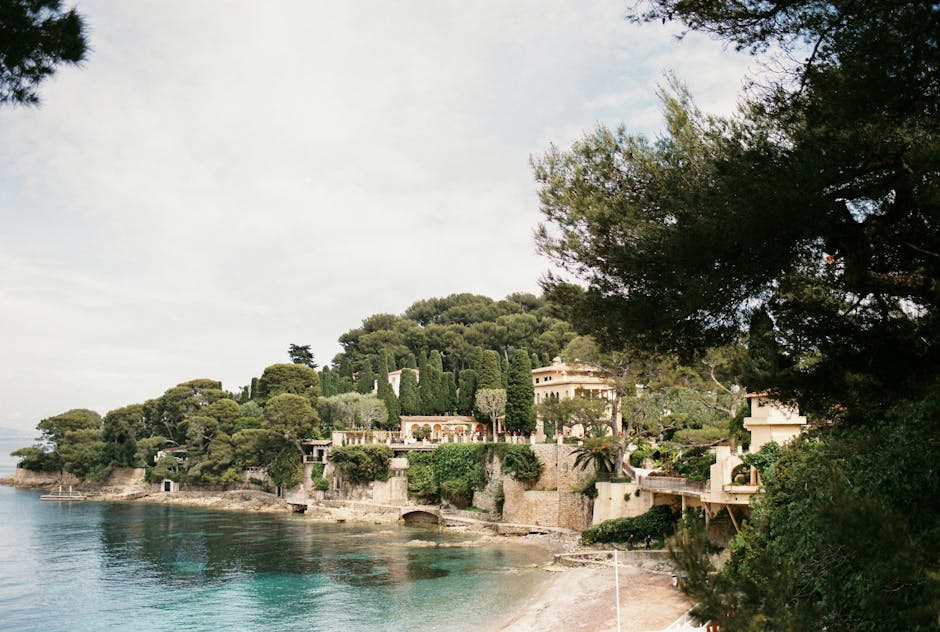 Europe’s Architectural Villas With Natural Integration