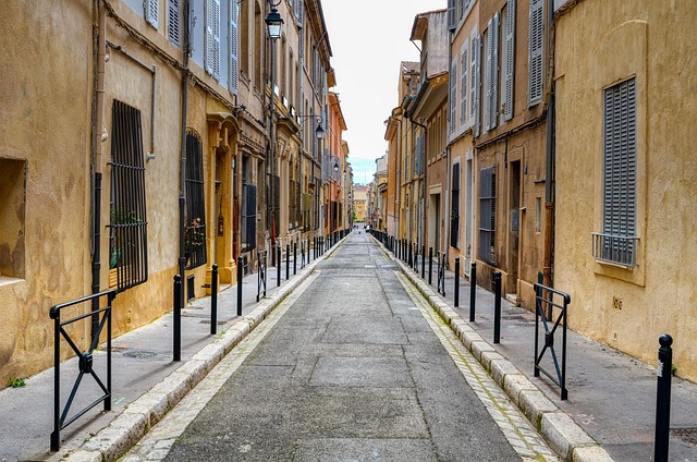Aix-en-Provence Inns for Fountain Squares and Provençal Softness