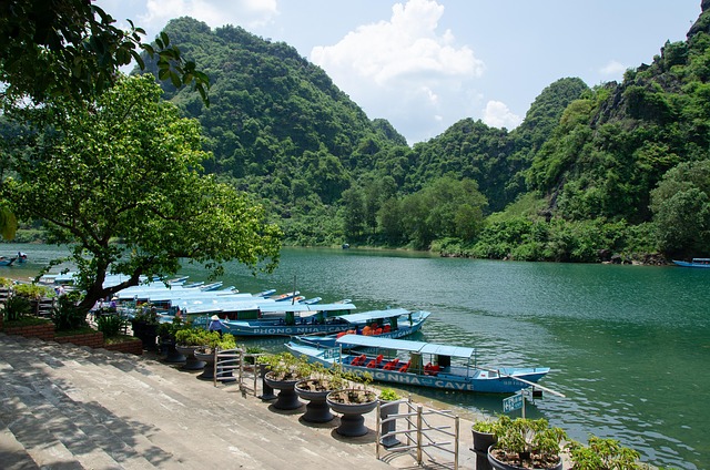 Chinese karst resorts for misty rivers and green wonder