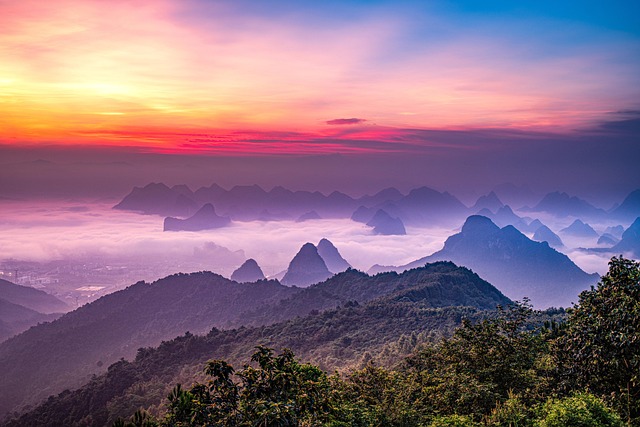 Guilin Karst Villas for Misty River Beauty and Green Tranquility