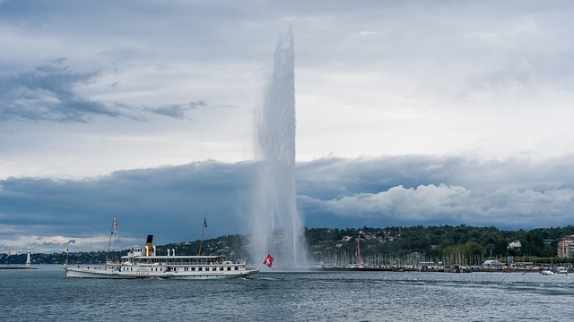 Lake Geneva Villas for Polished Weekends and Reflective Water Views