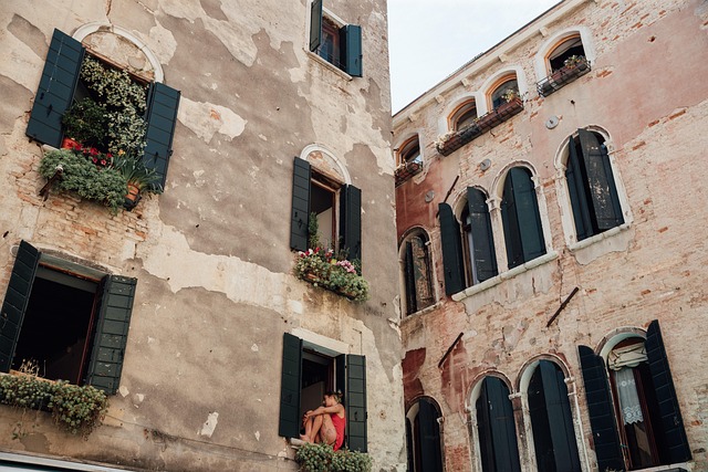 Tbilisi Rooms for Balcony Nights and Hillside Charm