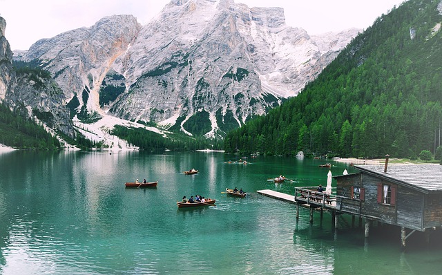Tyrol Mountain Villas for Snowy Morning Air and Alpine Warmth