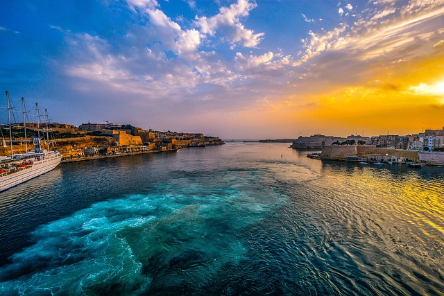 Valletta Stays for Honey-Stone Warmth and Harbor Breeze